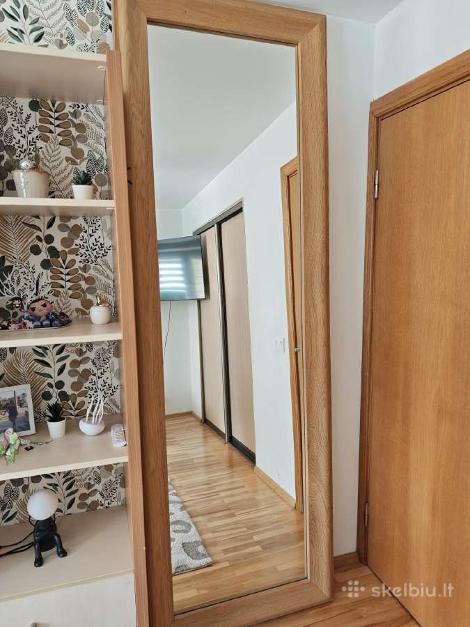 Veidrodis su ąžuoliniu rėmu
