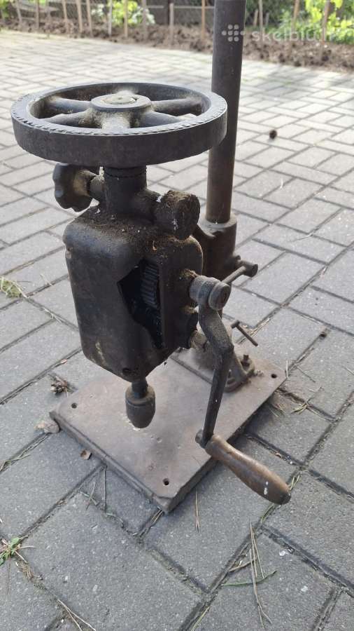 Senovinės gręžimo staklės