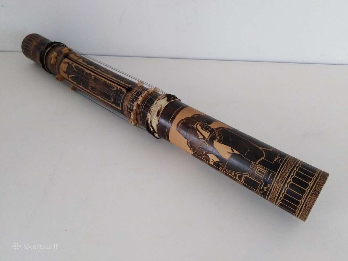 Valiha Madagaskaro kankles gitara is bambuko