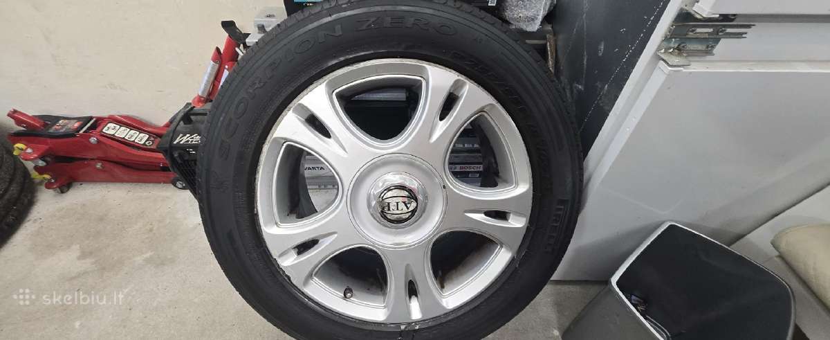 VW Touareg ratlankiai su padangomis