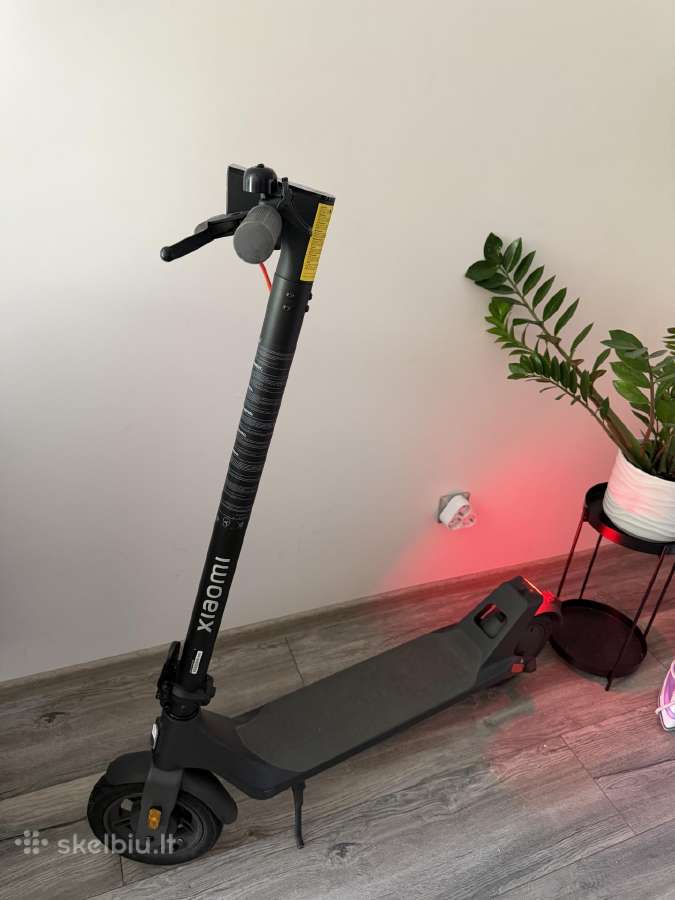 Parduodu Xiaomi paspirtuką kaina 180€ - nuotraukos Nr. 2