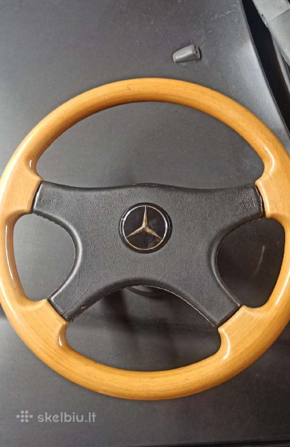 Medinis Mercedes vairas.