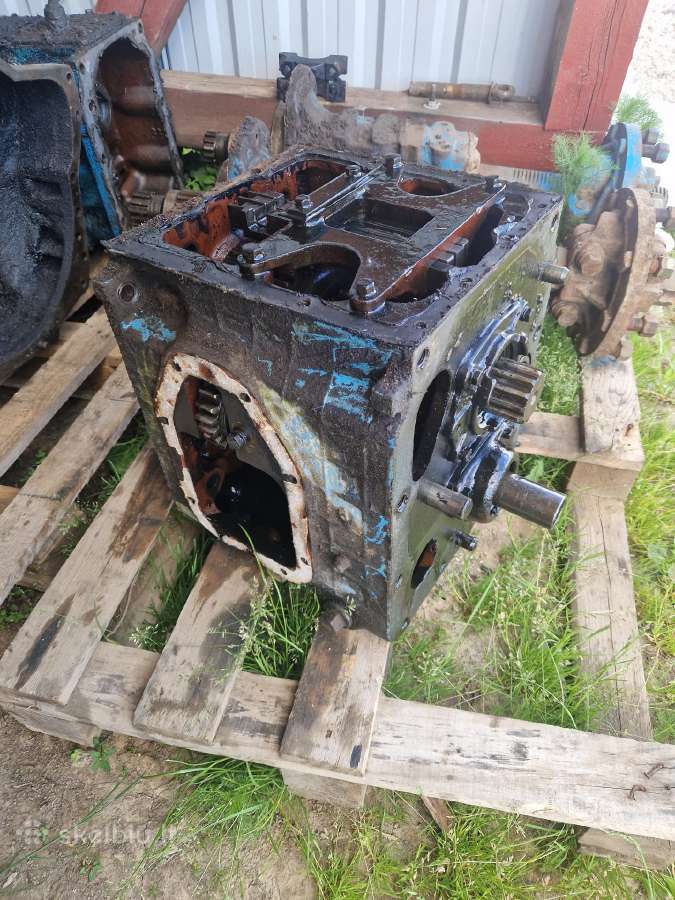 Mtz 52 pavaru dėžė ir kitos dalys