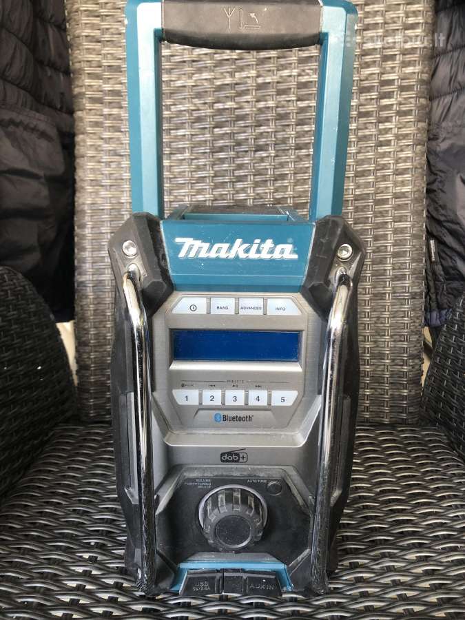 Parduodama makita radio Mr004g