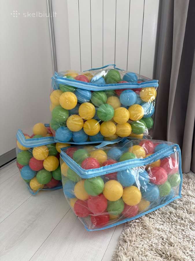 Spalvoti kamuoliukai vaiko baseinui