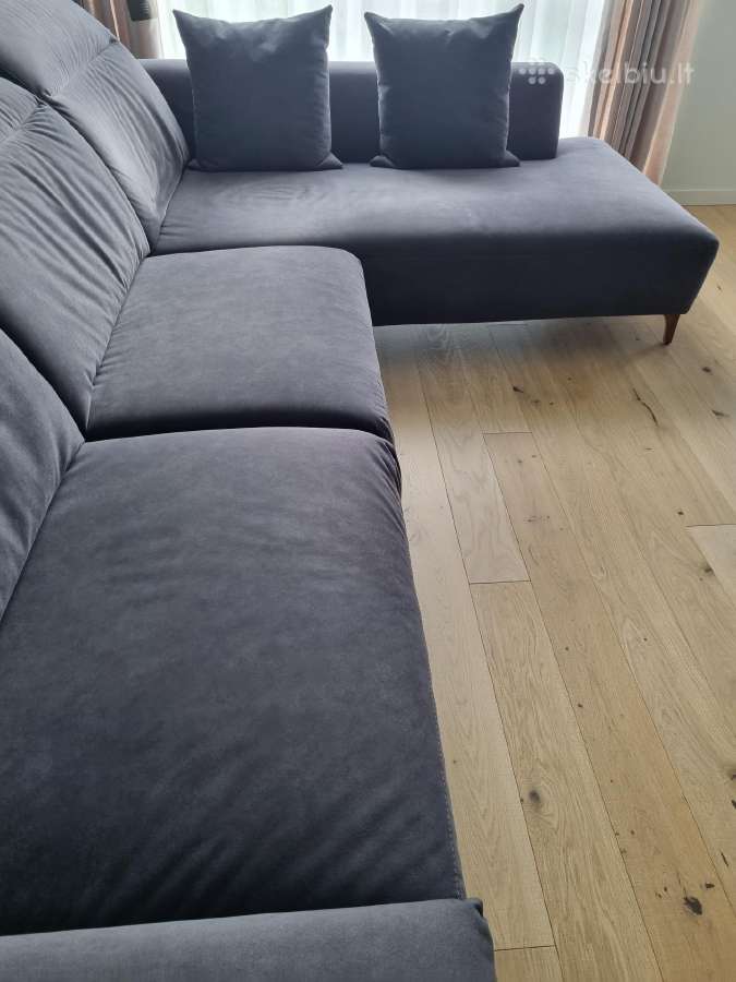 Parduodu kampinę sofą su dovana pufu