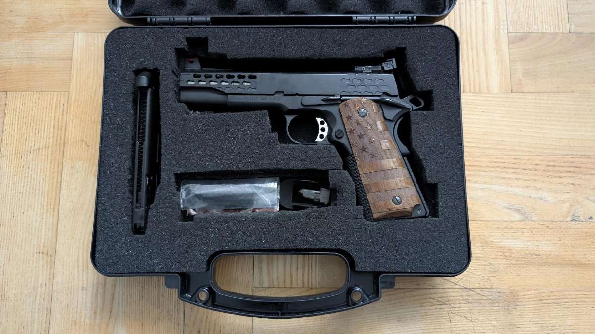 Army Armament R30-2b (Willson Combat) su priedais