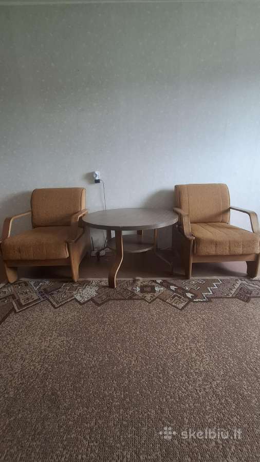 Dovanoju du foteliai ir staliukas,