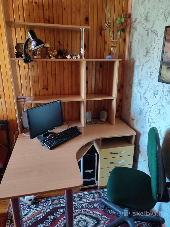 Kampinis rašomasis-kompiuterinis stalas