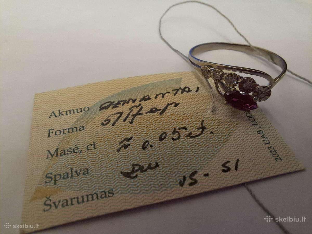 Aukso (750) žiedas su rubinu ir deimantais