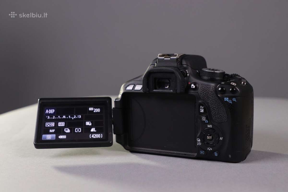 Canon 600d + baterijos gripas