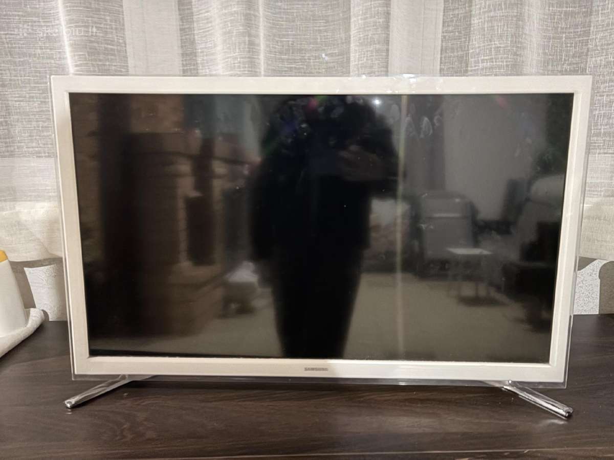 Baltas Samsung LED televizorius 2013m
