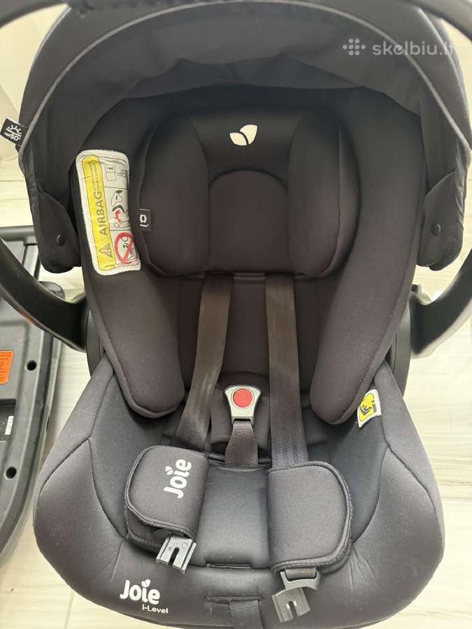 Dvi automobilines kedutes