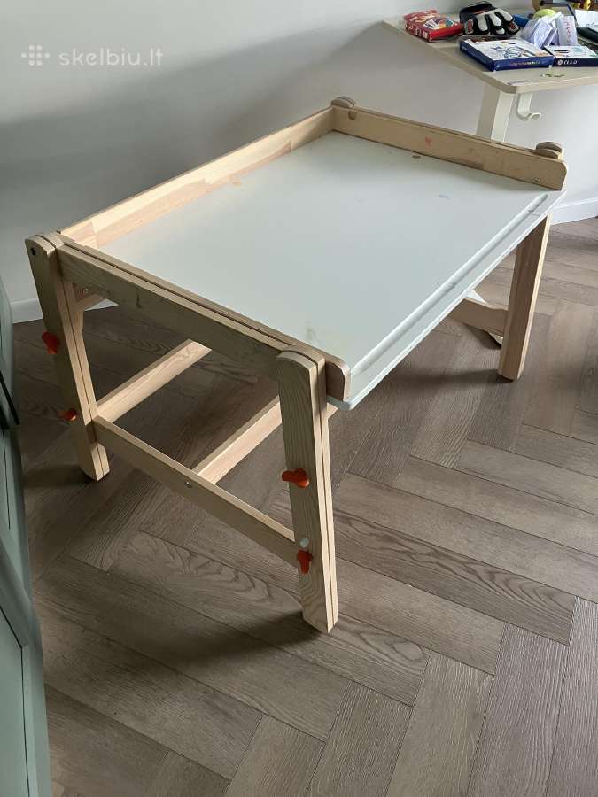 Ikea stalas ir kėdutė vaikui dovanoju