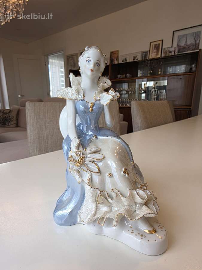 Porcelianinė figūrėlė Dama