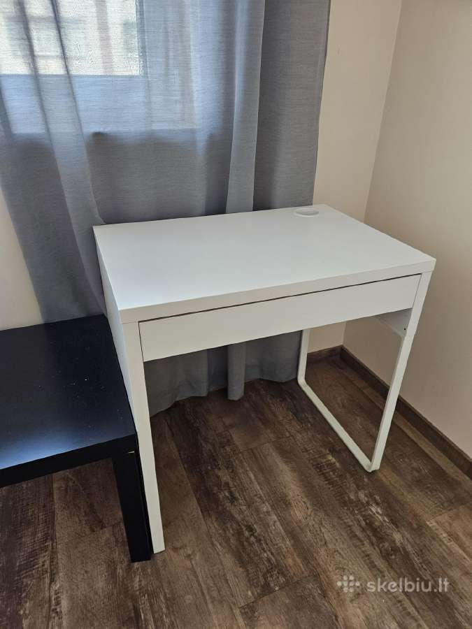Micke ikea stalas