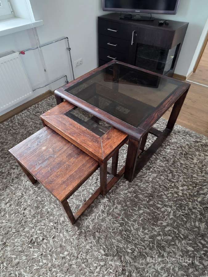 3 kompaktiški kavos staliukai