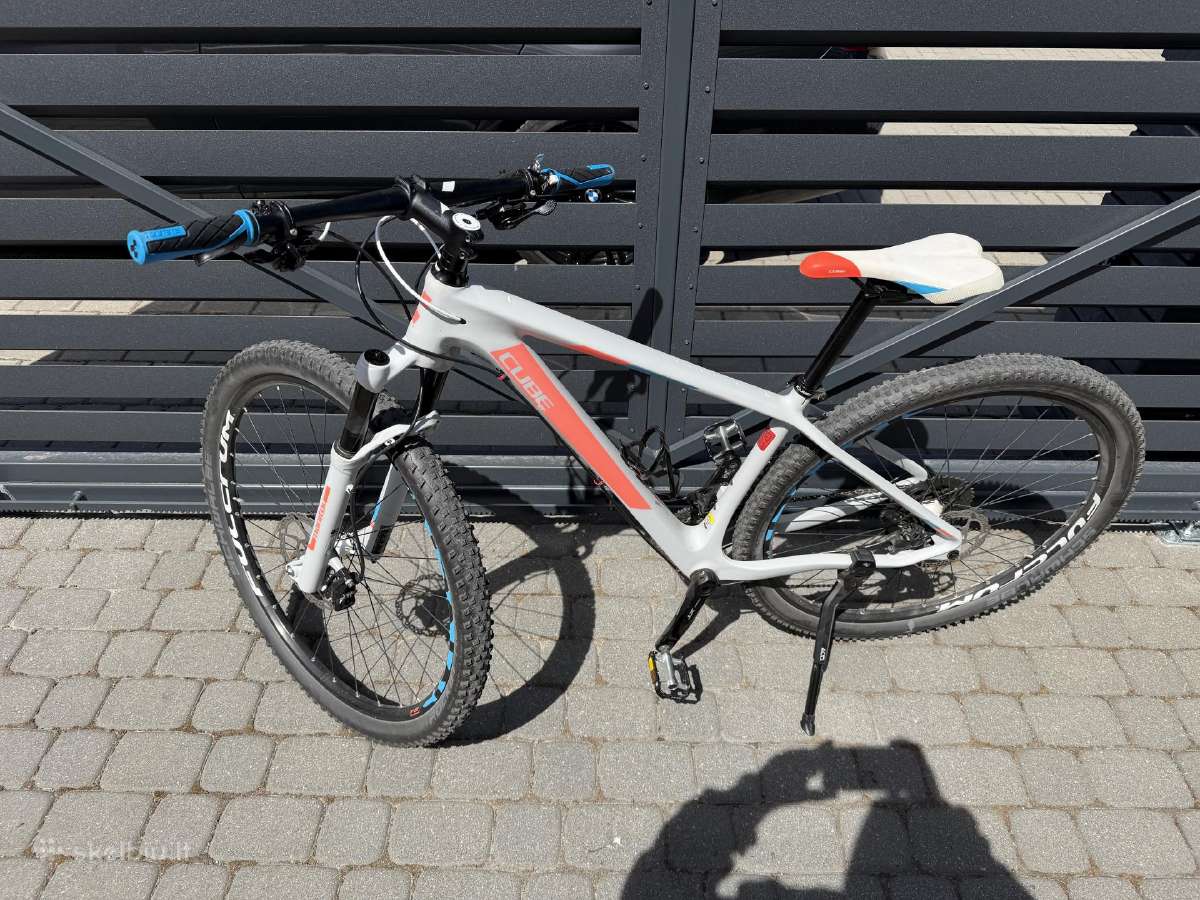 Cube access cross country carbon XT su dokumentais