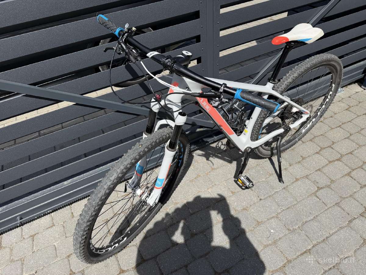 Karboninis Cube access cross country XT su dokais