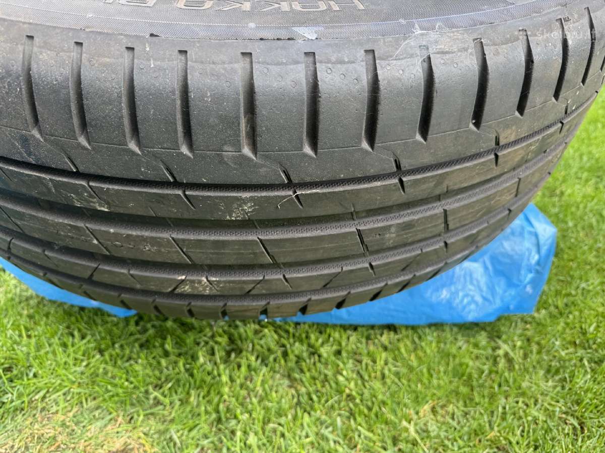 Beveik naujos Nokian Hakkablack2suv padangos