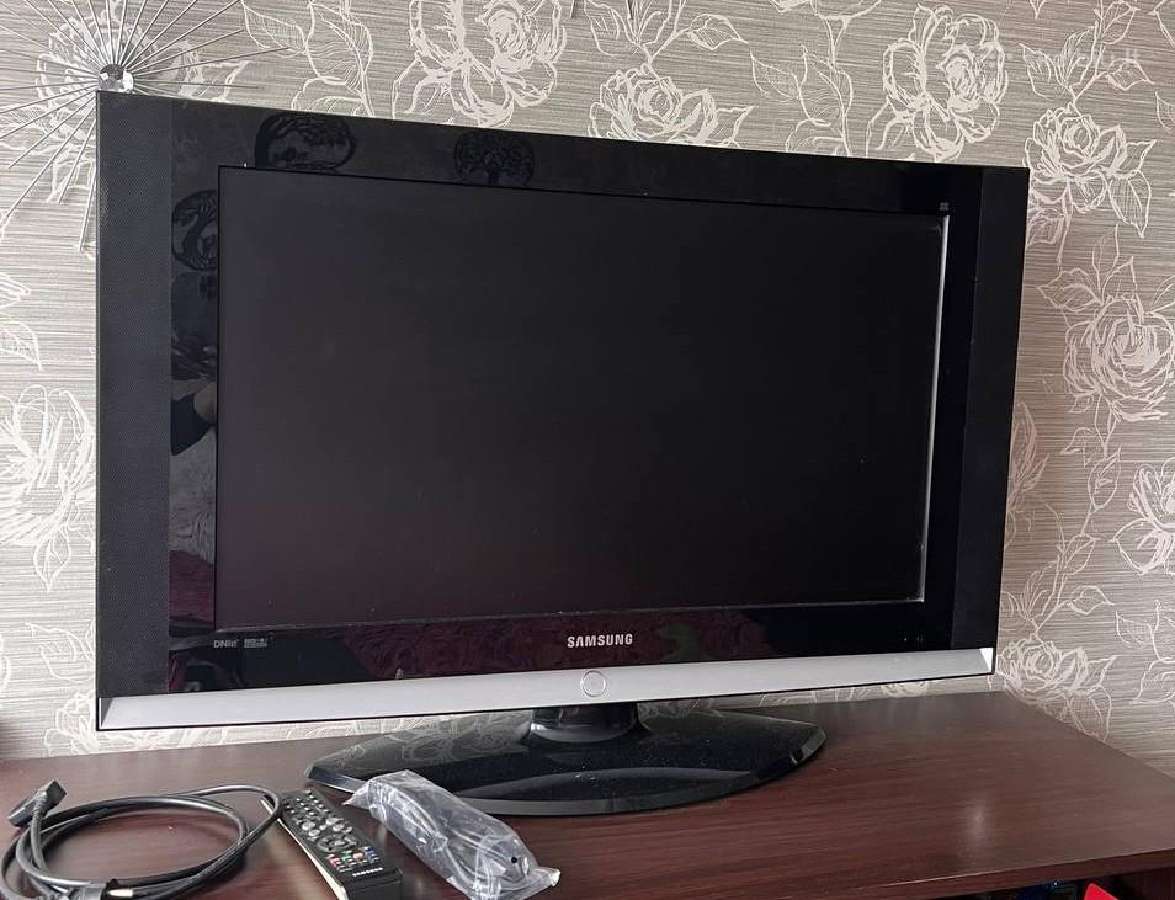 Parduodamas veikiantis Samsung televizorius (32'')