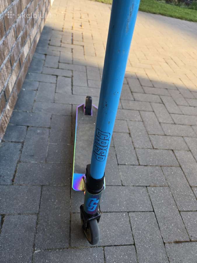 Triukinis paspirtukas Crisp Surge (neochrome/blue) - nuotraukos Nr. 3