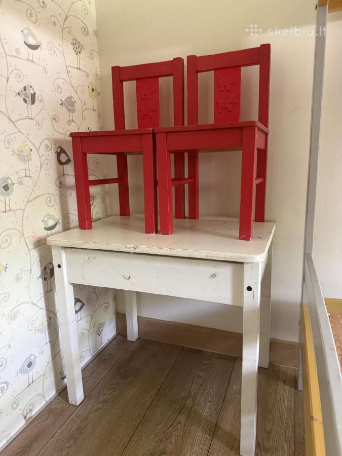 Ikea dvi kėdutės vaikams kritter ir sundvik stalas