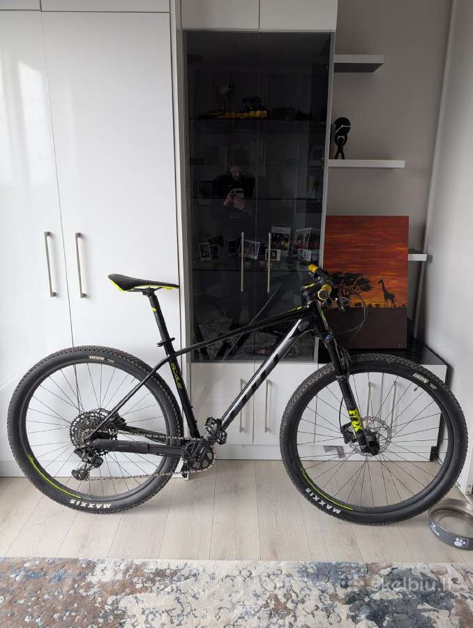 Scott scale 950 dviratis su dokumentais
