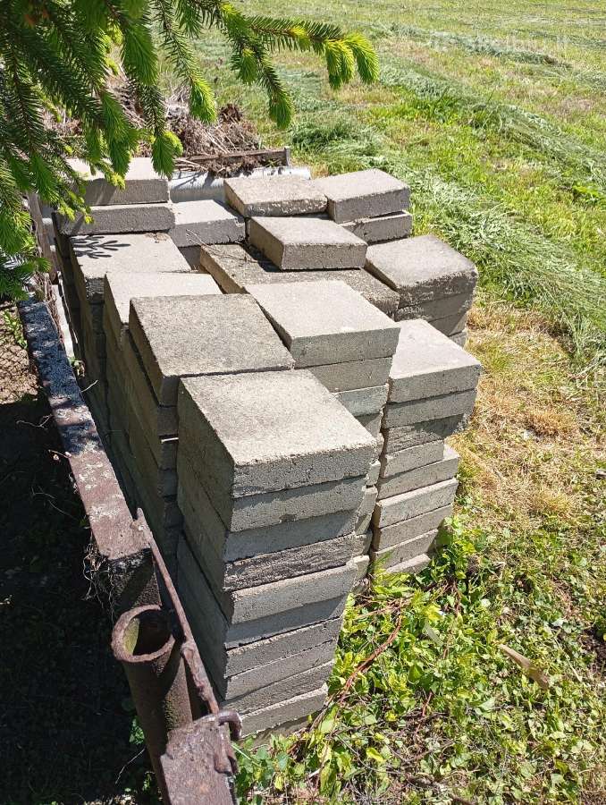 Parduodamos šaligatvio plyteles