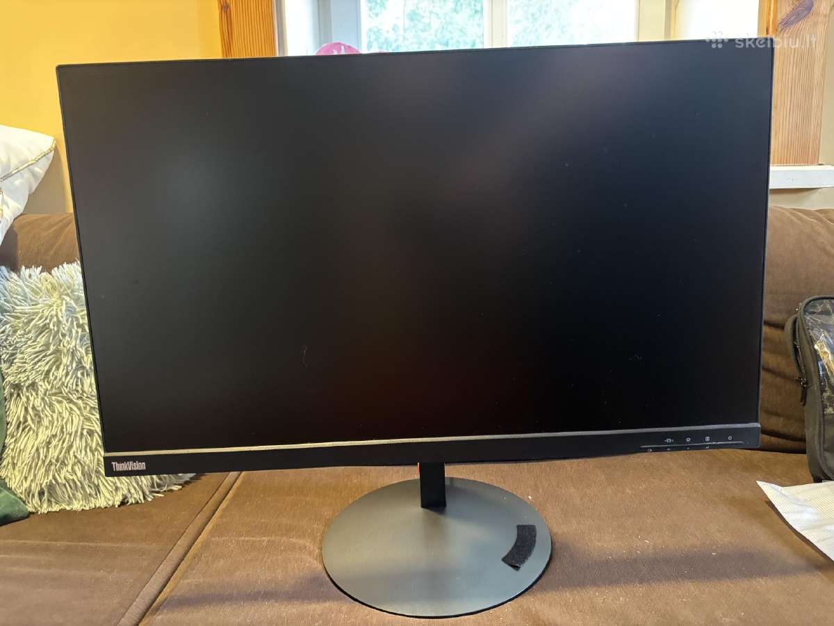 Lenovo 27 1440p su krovimu ir vaizdu per Usb-c