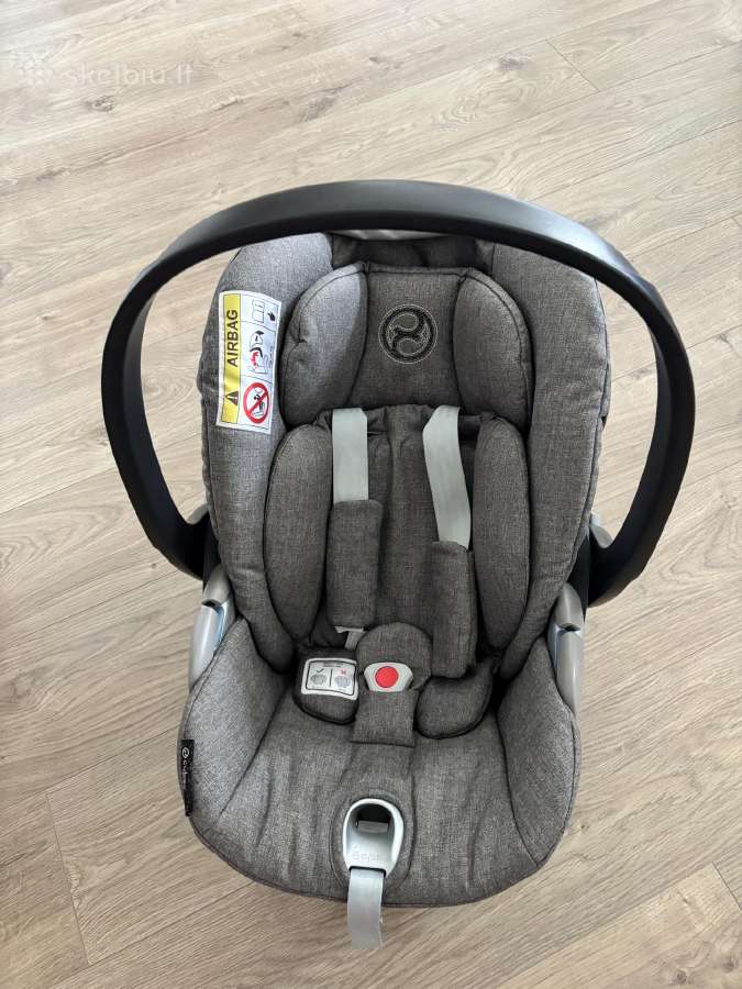 Kėdutė į automobilį