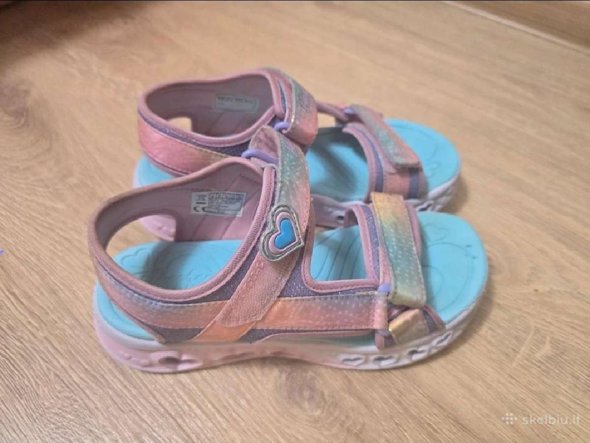 Šviečiančios ,Skechers Heart Lights" basutės