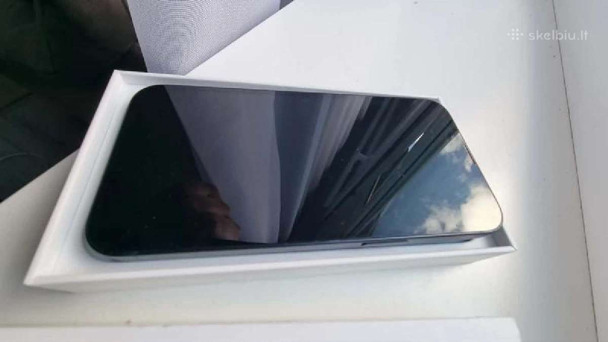 iPhone 13 Blue