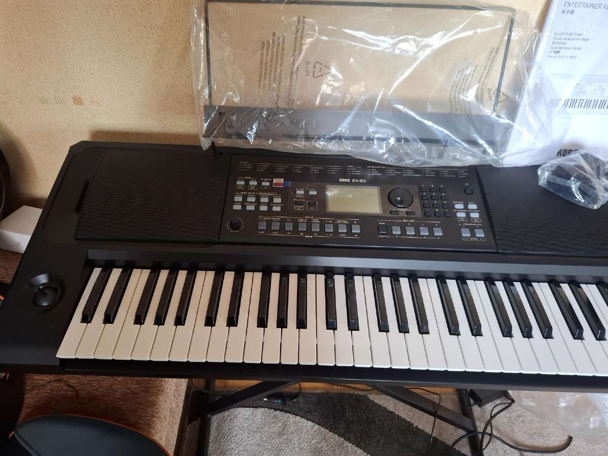 Naujas sintezatorius Korg Ek50 su stovu ir dėklu