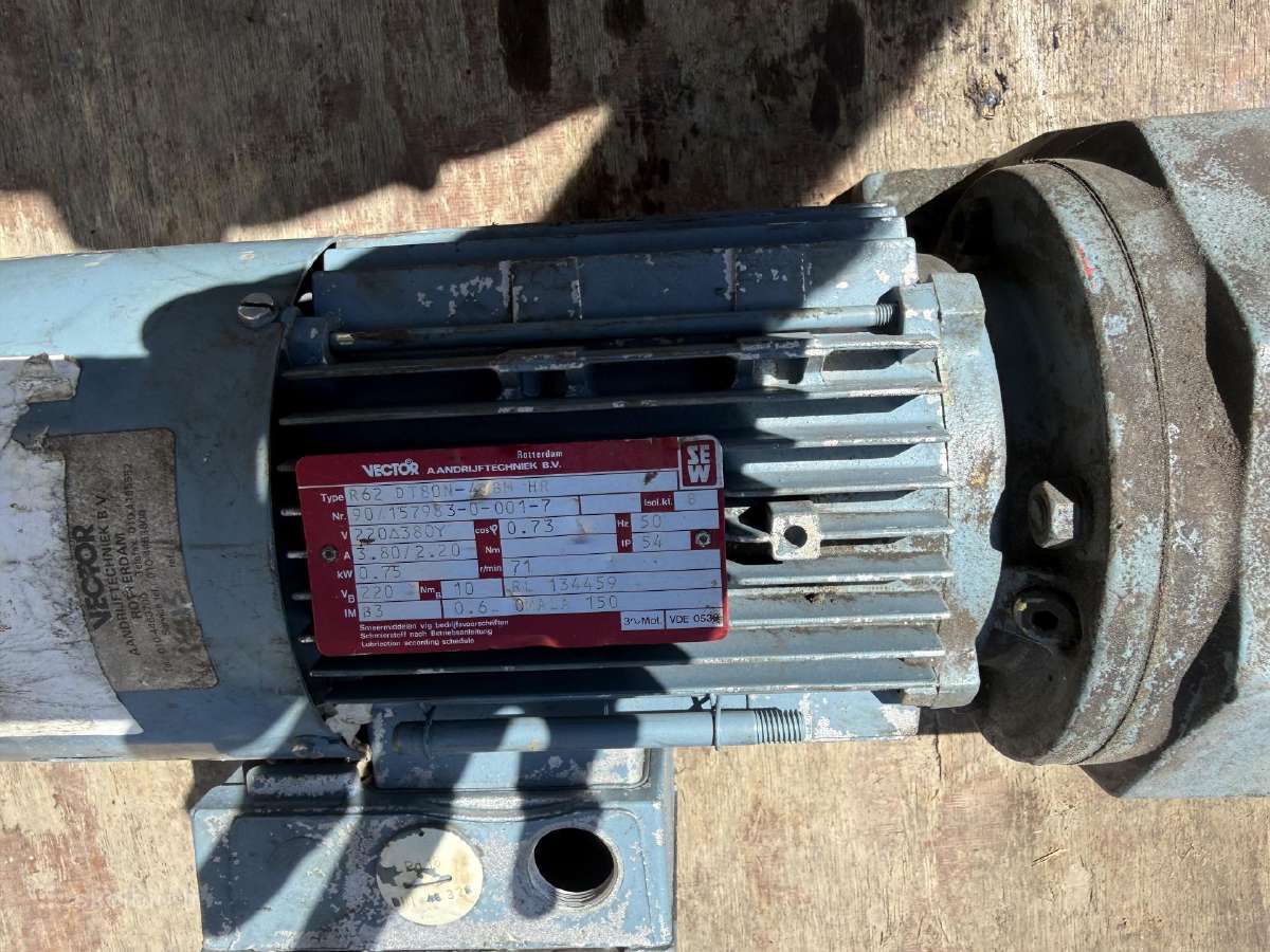 Elektrinis variklis su reduktoriumi - nuotraukos Nr. 2