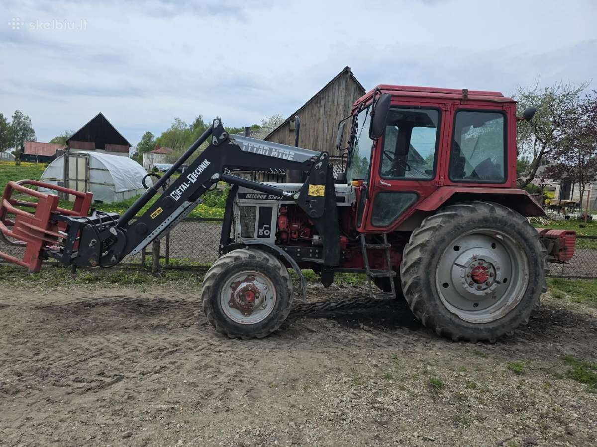 Mtz82 su frontaliniu krautuvu