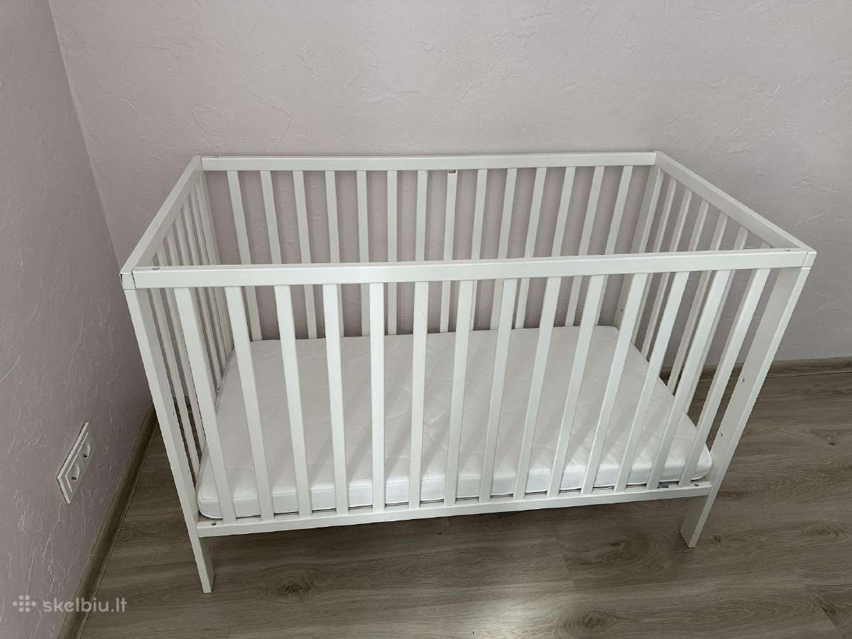 Lovytė su čiužinuku