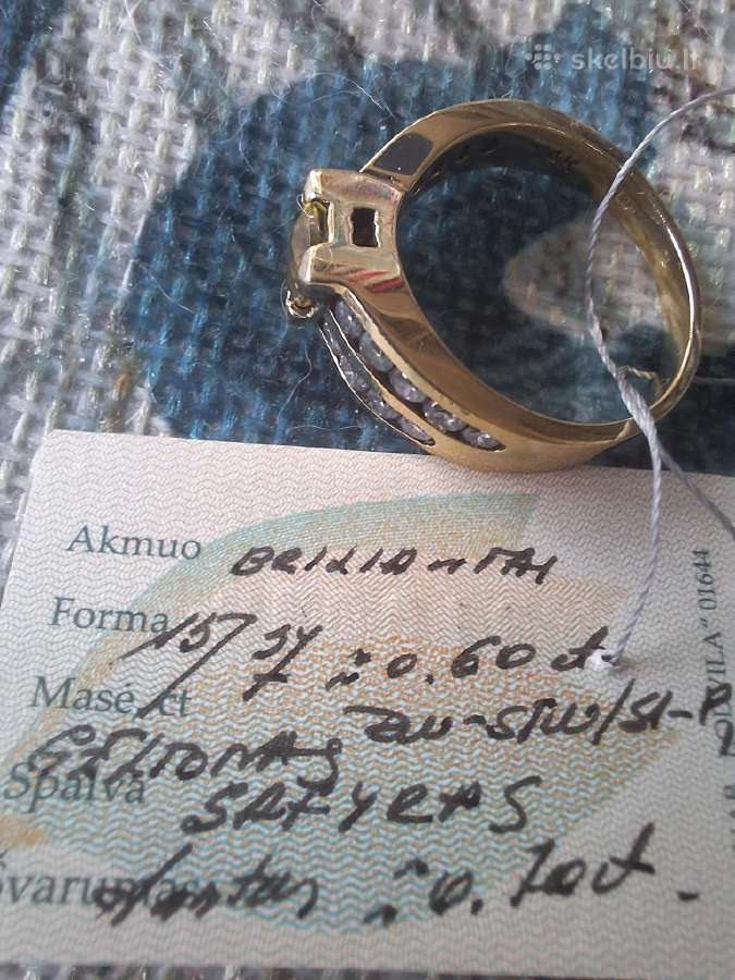 Aukso žiedas su safyru ir deimantais