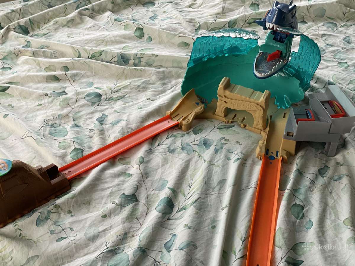 Hotwheels mašinyčiu trasa su paleidėju