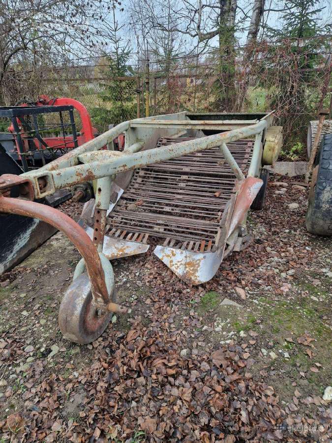 Bulvių kasamoji ir priekaba