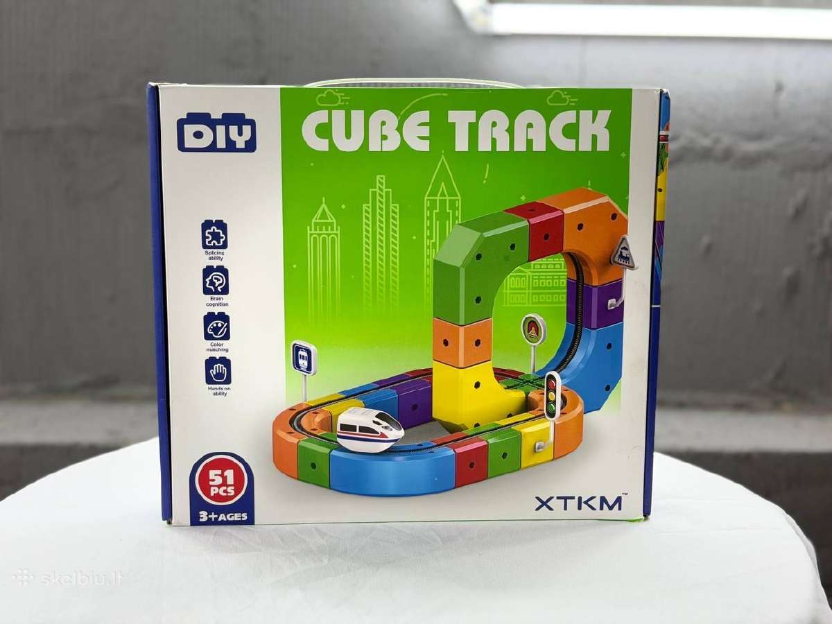 Cube Track konstruktorius su elektriniu traukinuku