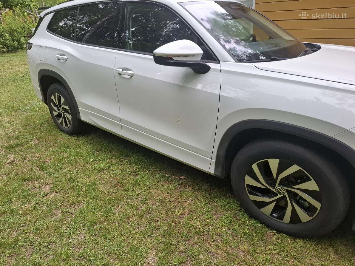 Originalūs Volkswagen ratlankiai su padangomis.