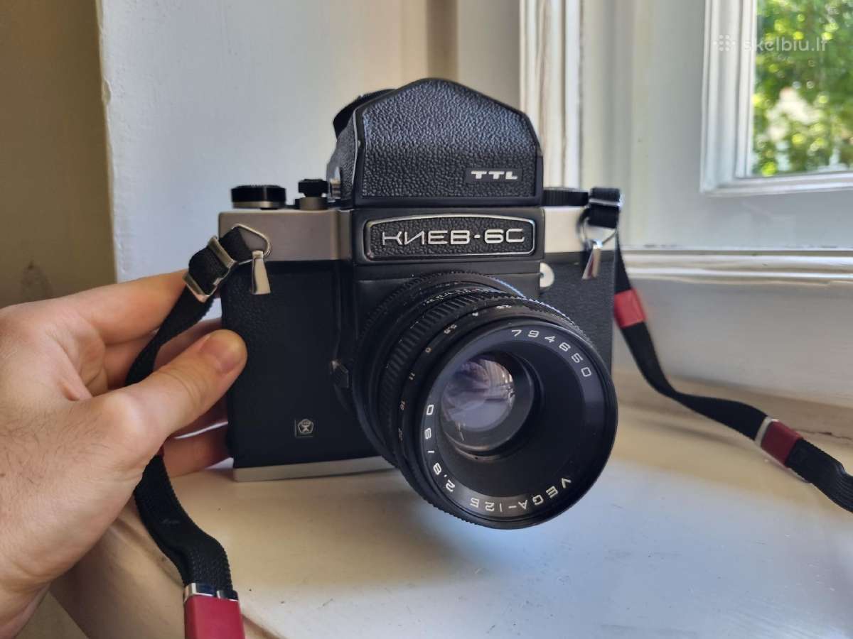 Kiev 60 Ttl fotoaparatas su objektyvu