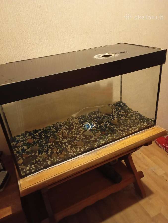 Parduodu akvariumą