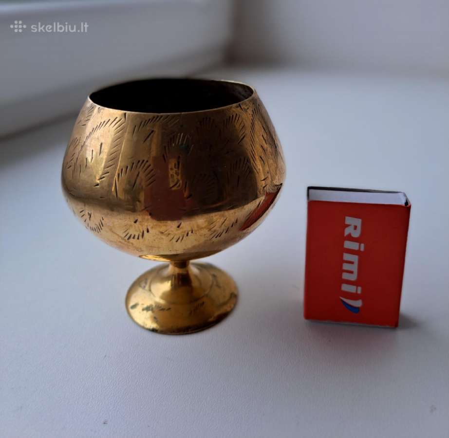 Vintažinė žalvarinė taurė.