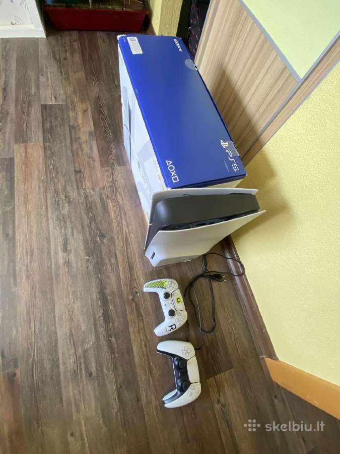 Playstation 5 Slim su diskasūkiu ir du pulteliai