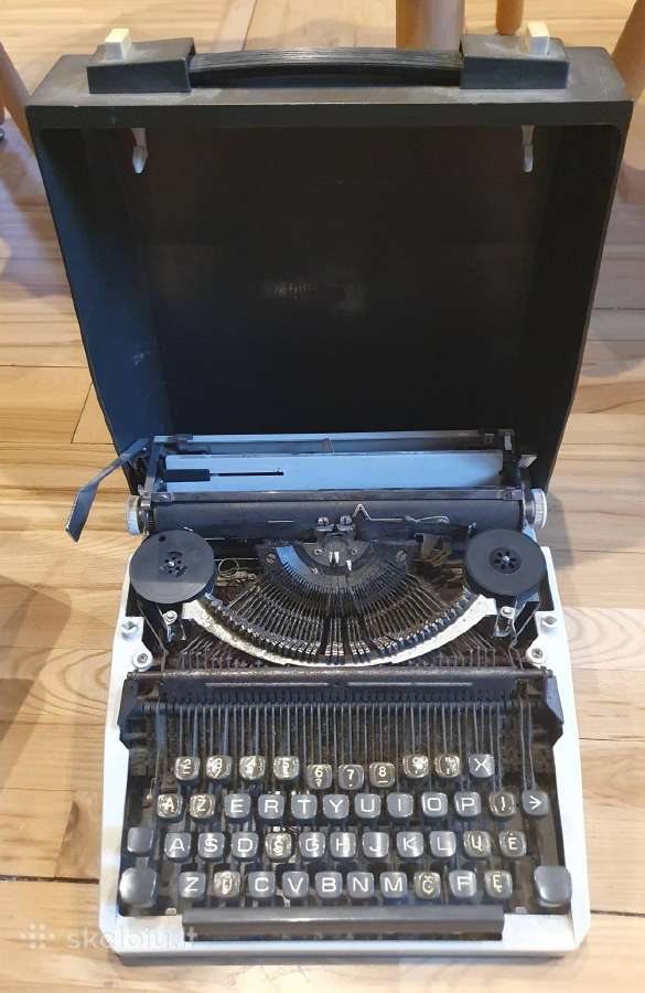 Vintažinė japoniška rašomoji mašinėlė Privileg 100