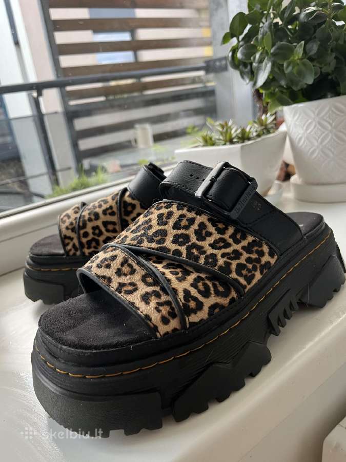 Dr. Martens basutes