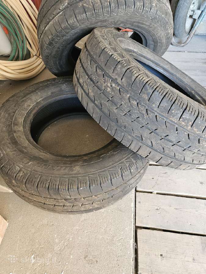 Parduodu padangas 225/70 R15