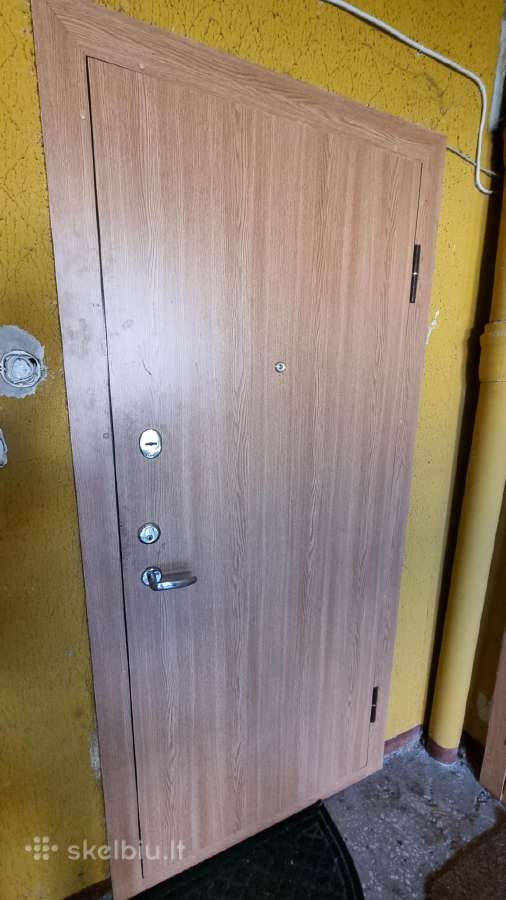 Šarvuotos buto durys.
